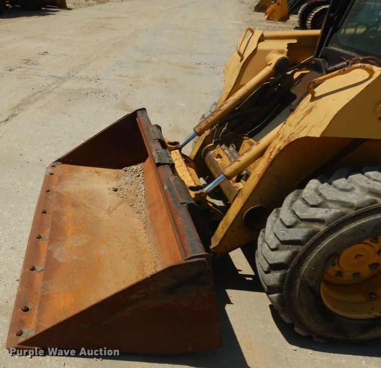 image for item GR9758 2005 John Deere 320  skid steer loader