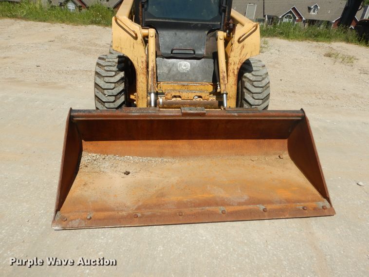 image for item GR9758 2005 John Deere 320  skid steer loader