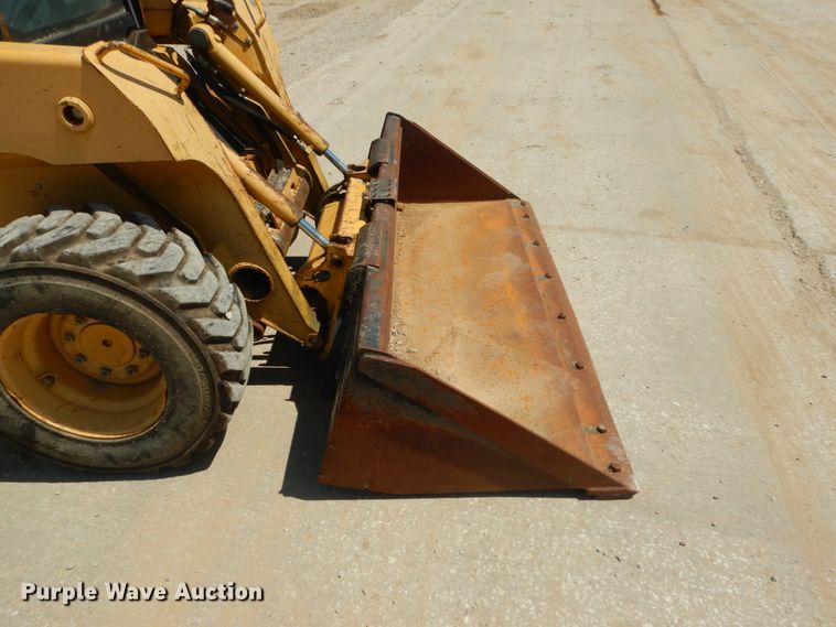 image for item GR9758 2005 John Deere 320  skid steer loader