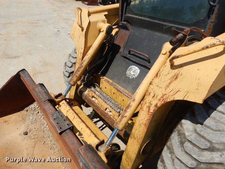 image for item GR9758 2005 John Deere 320  skid steer loader