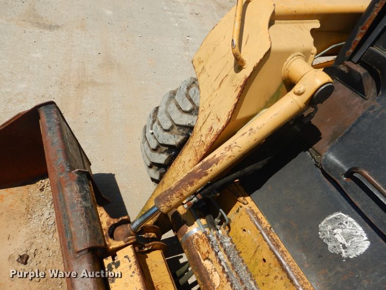 image for item GR9758 2005 John Deere 320  skid steer loader