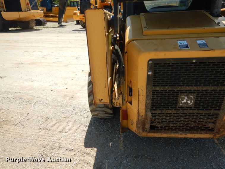 image for item GR9758 2005 John Deere 320  skid steer loader