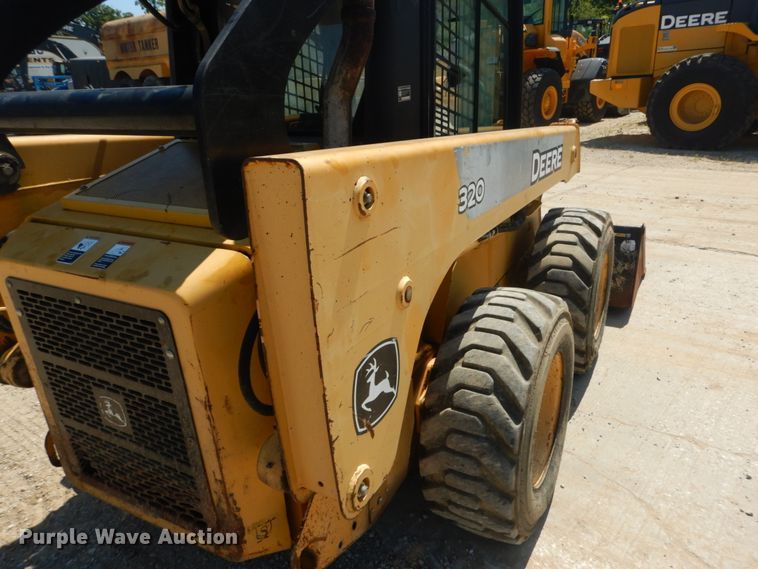 image for item GR9758 2005 John Deere 320  skid steer loader