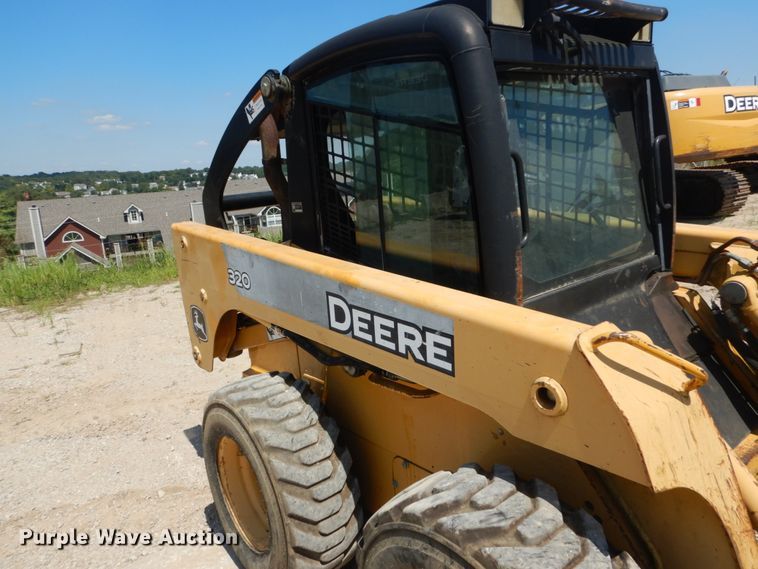image for item GR9758 2005 John Deere 320  skid steer loader