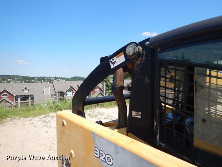 image for item GR9758 2005 John Deere 320  skid steer loader