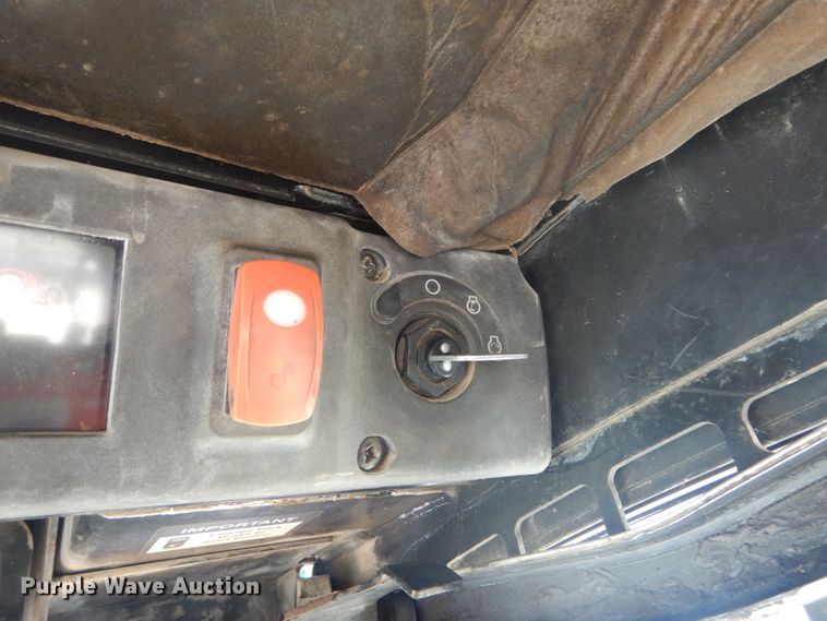 image for item GR9758 2005 John Deere 320  skid steer loader