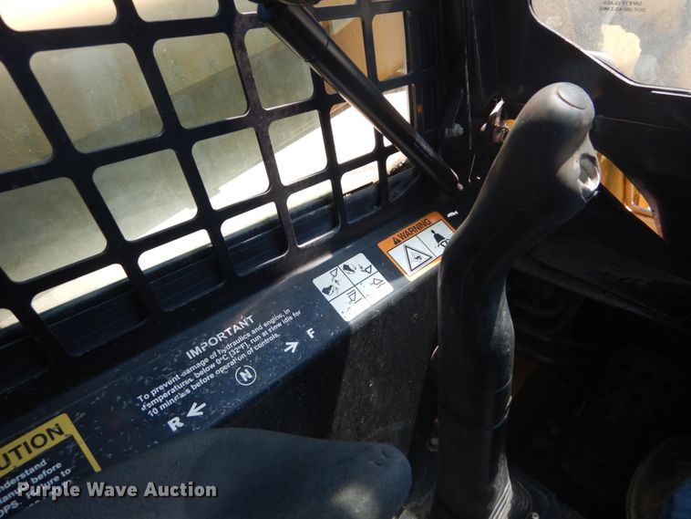 image for item GR9758 2005 John Deere 320  skid steer loader