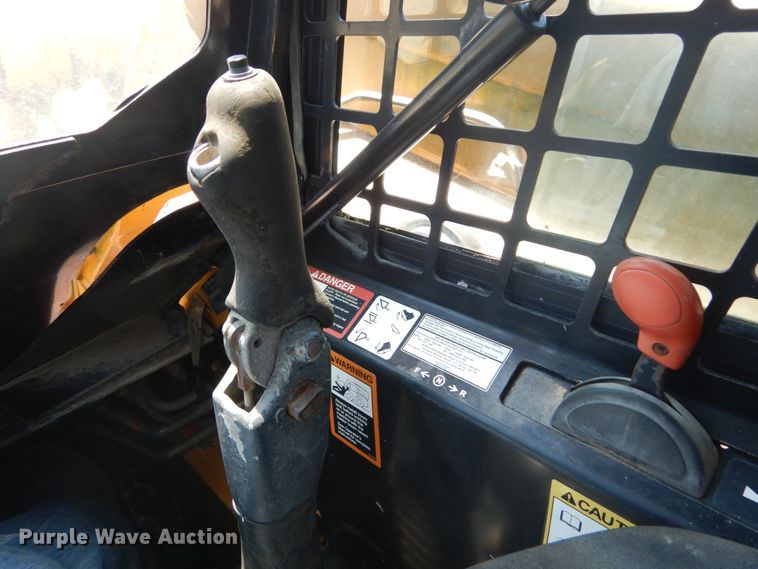 image for item GR9758 2005 John Deere 320  skid steer loader