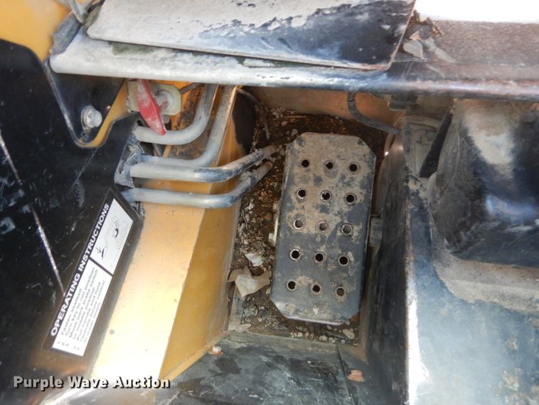 image for item GR9758 2005 John Deere 320  skid steer loader