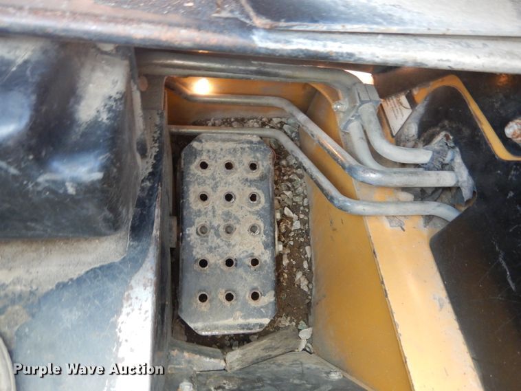 image for item GR9758 2005 John Deere 320  skid steer loader