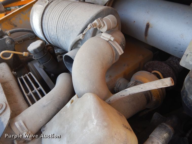 image for item GR9758 2005 John Deere 320  skid steer loader