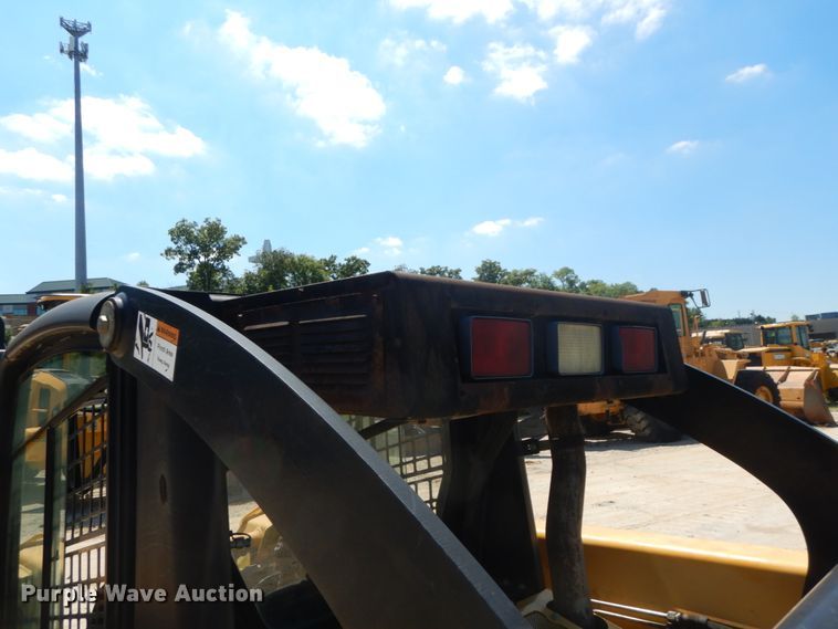 image for item GR9758 2005 John Deere 320  skid steer loader