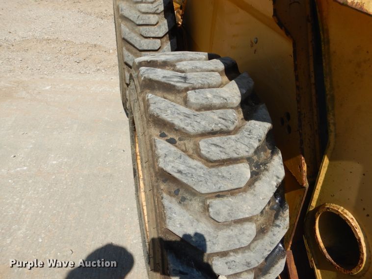 image for item GR9758 2005 John Deere 320  skid steer loader