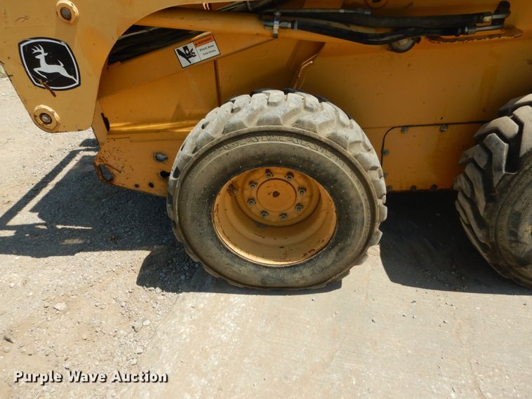 image for item GR9758 2005 John Deere 320  skid steer loader
