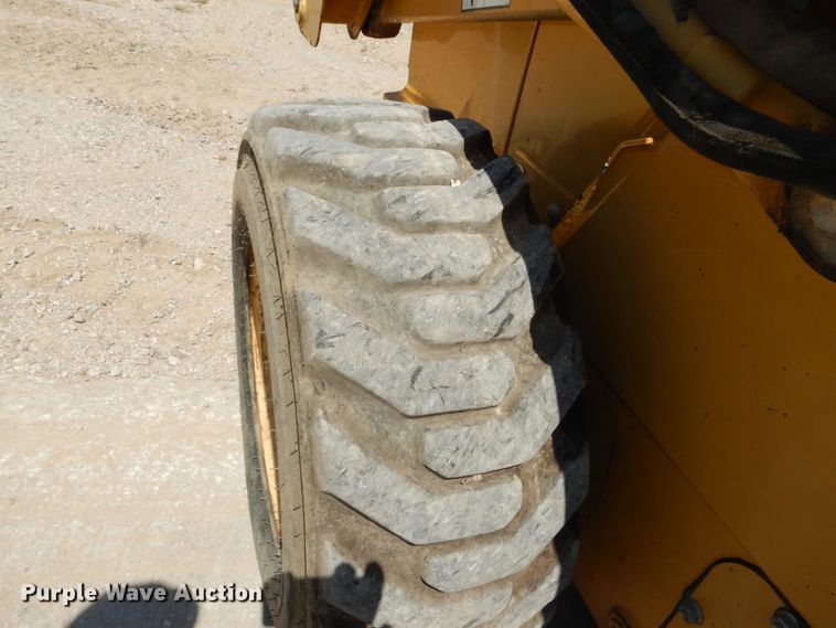 image for item GR9758 2005 John Deere 320  skid steer loader