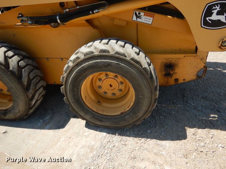 image for item GR9758 2005 John Deere 320  skid steer loader