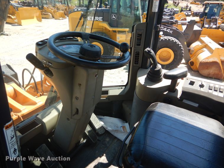 image for item GR9760 2006 Case 621D  wheel loader