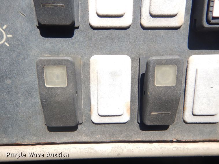 image for item GR9760 2006 Case 621D  wheel loader