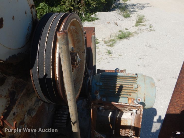 image for item GR9766 Cedarapids screen