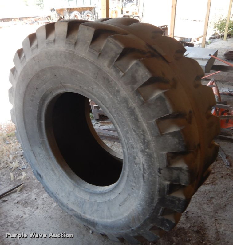 image for item GR9770 20.5-25 tire