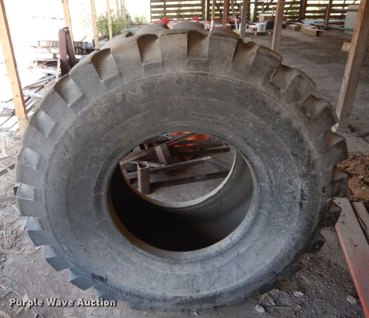 image for item GR9770 20.5-25 tire