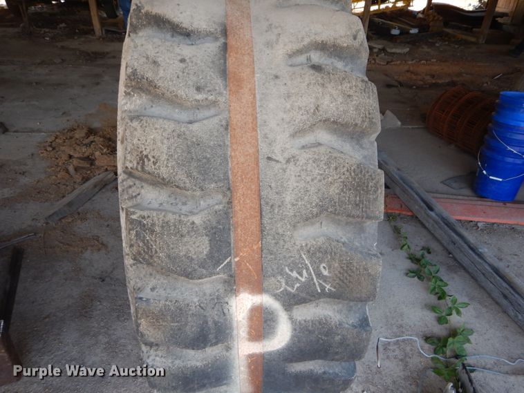 image for item GR9770 20.5-25 tire