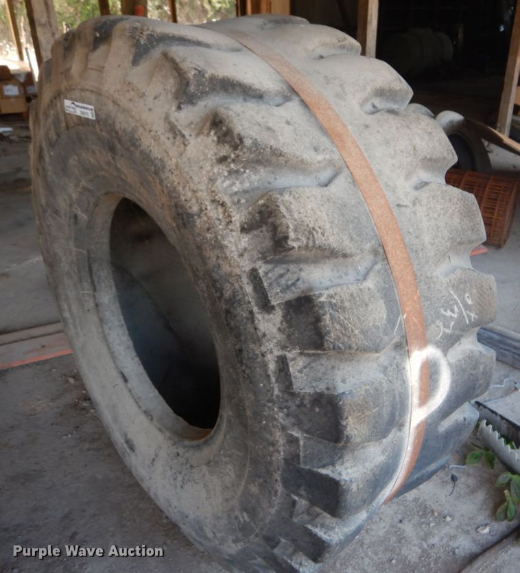 image for item GR9770 20.5-25 tire