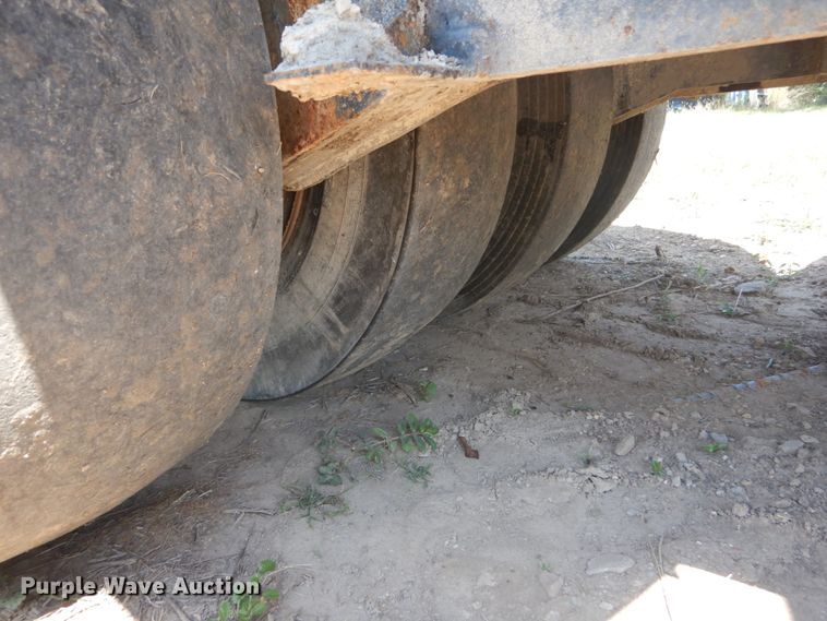 image for item GR9773 2000 Hypac C530AH  pneumatic roller