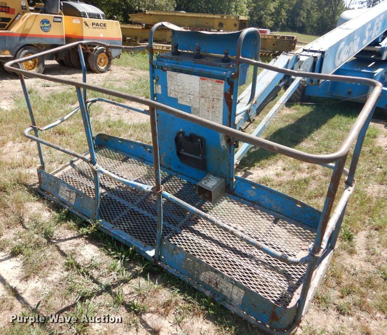 image for item GR9774 2008 Genie S65  boom lift