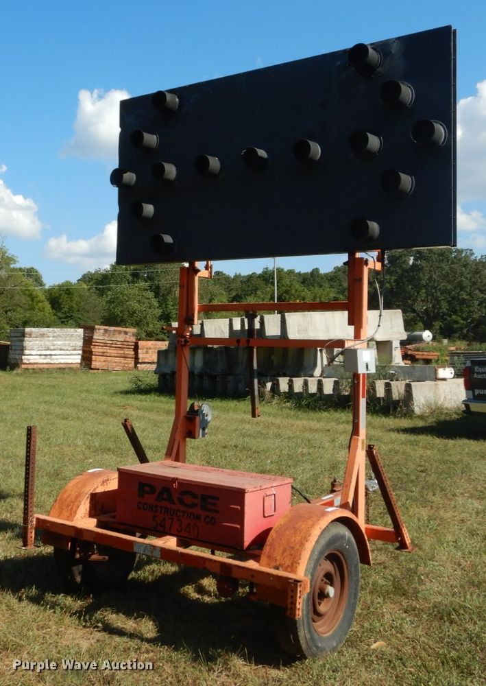 image for item GR9787 Wanco arrow board trailer