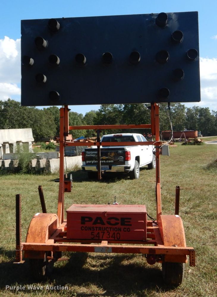 image for item GR9787 Wanco arrow board trailer