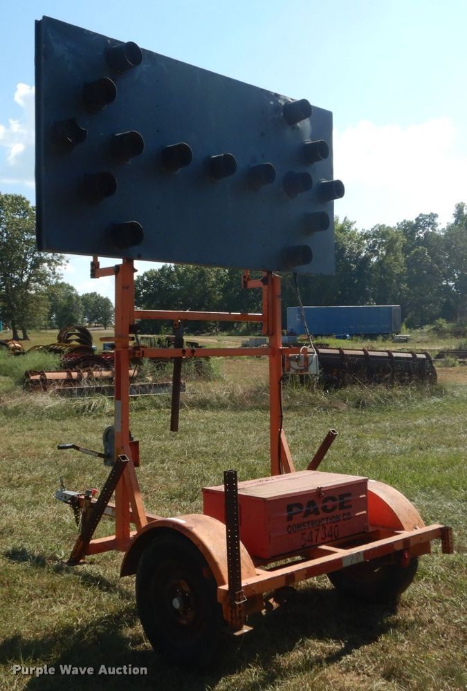 image for item GR9787 Wanco arrow board trailer