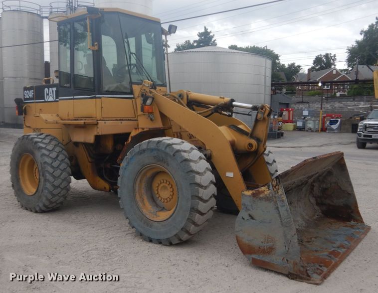 image for item GR9793 1999 Caterpillar 924F  wheel loader