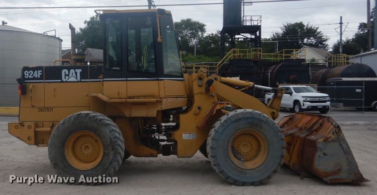 image for item GR9793 1999 Caterpillar 924F  wheel loader