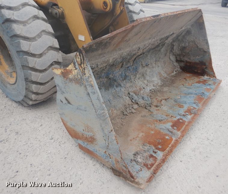 image for item GR9793 1999 Caterpillar 924F  wheel loader