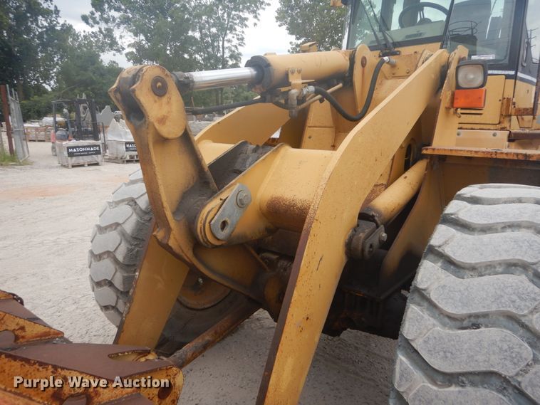 image for item GR9793 1999 Caterpillar 924F  wheel loader