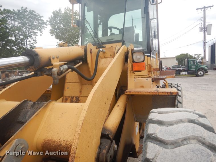 image for item GR9793 1999 Caterpillar 924F  wheel loader