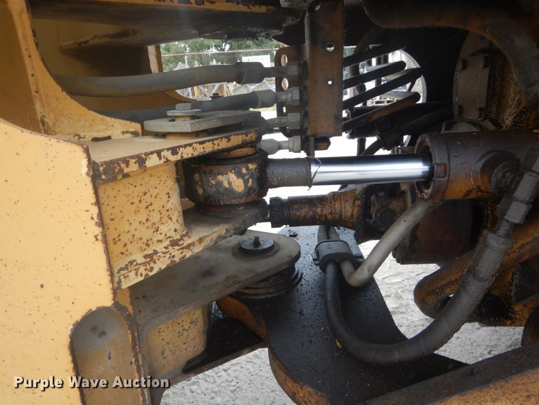 image for item GR9793 1999 Caterpillar 924F  wheel loader