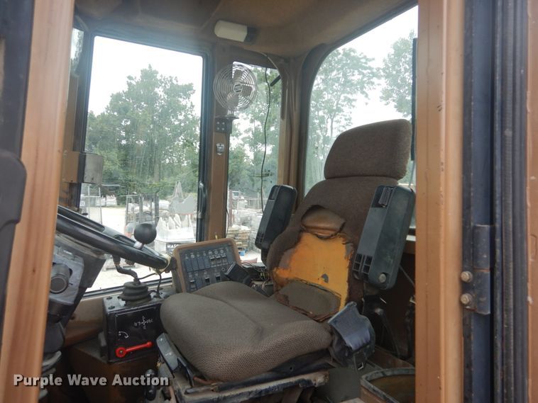 image for item GR9793 1999 Caterpillar 924F  wheel loader