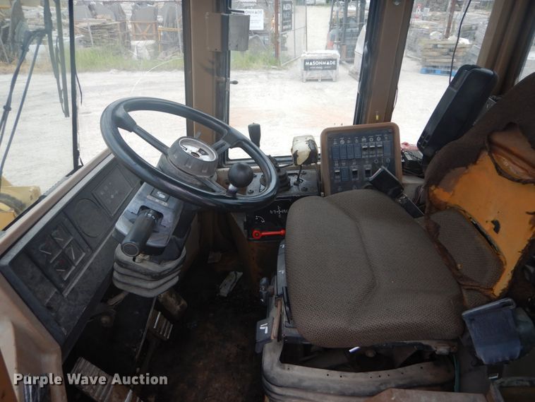 image for item GR9793 1999 Caterpillar 924F  wheel loader