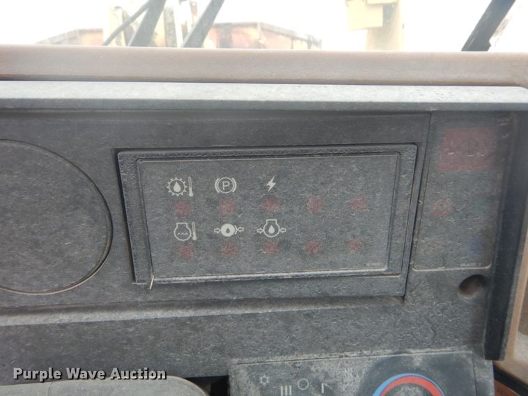 image for item GR9793 1999 Caterpillar 924F  wheel loader