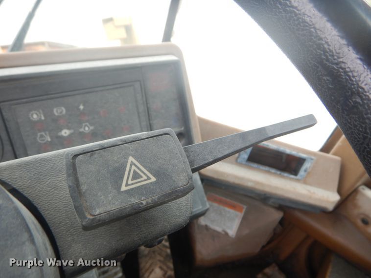 image for item GR9793 1999 Caterpillar 924F  wheel loader