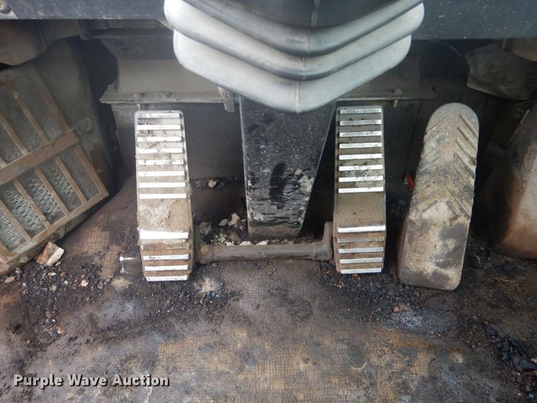 image for item GR9793 1999 Caterpillar 924F  wheel loader