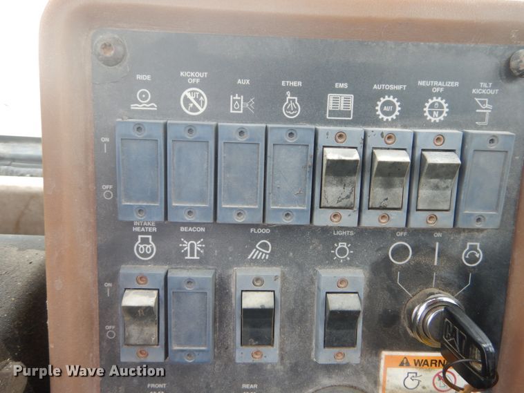 image for item GR9793 1999 Caterpillar 924F  wheel loader