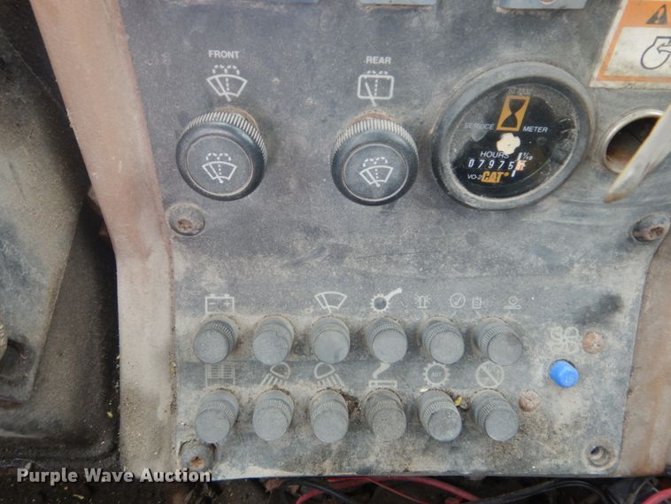 image for item GR9793 1999 Caterpillar 924F  wheel loader