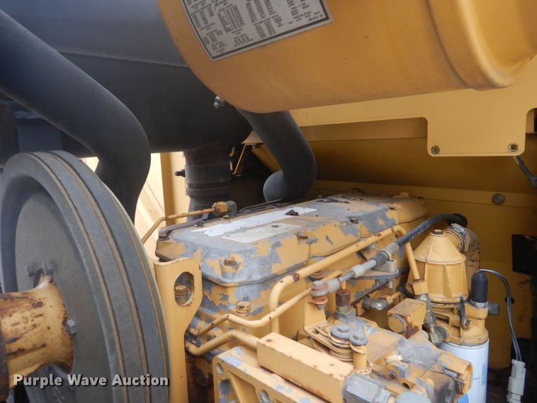 image for item GR9793 1999 Caterpillar 924F  wheel loader