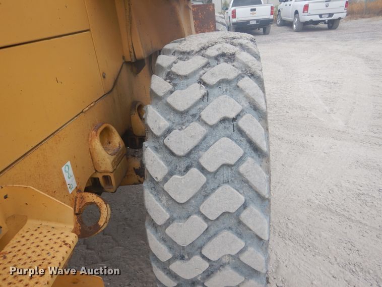 image for item GR9793 1999 Caterpillar 924F  wheel loader