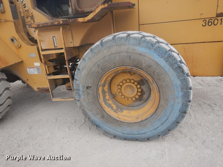 image for item GR9793 1999 Caterpillar 924F  wheel loader