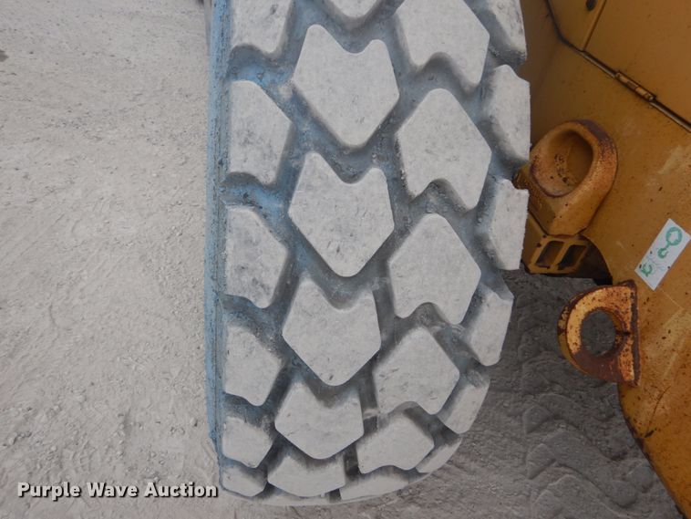 image for item GR9793 1999 Caterpillar 924F  wheel loader