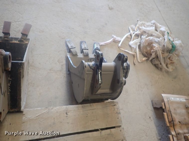 image for item GV9627 (4) excavator buckets